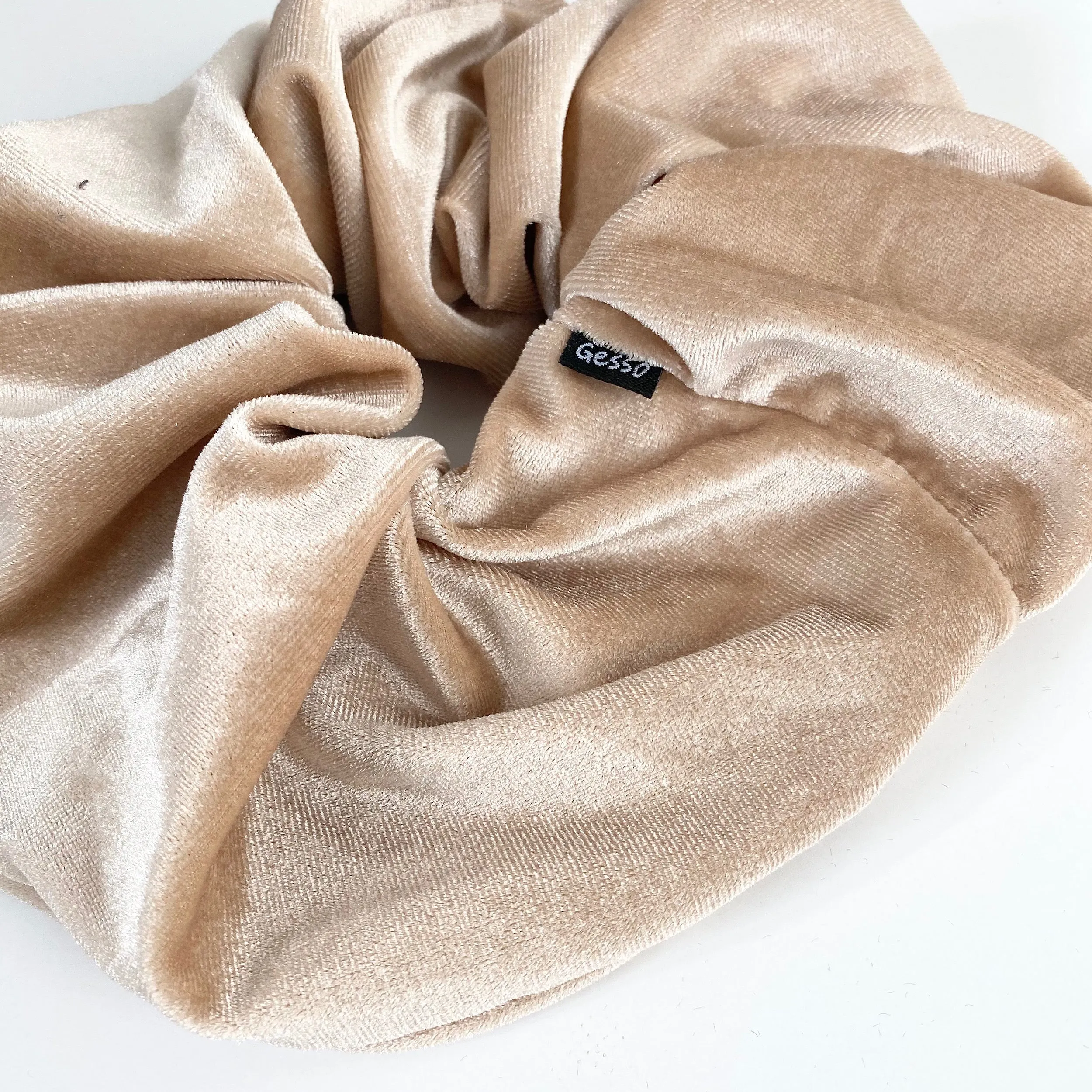 VELVET SCRUNCHIE NUDE
